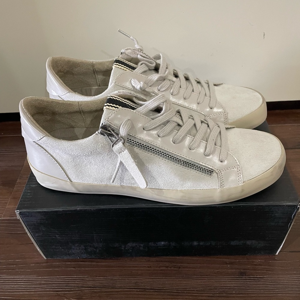 ShuShop White Leather Low-Top Sneakers with Side Zip